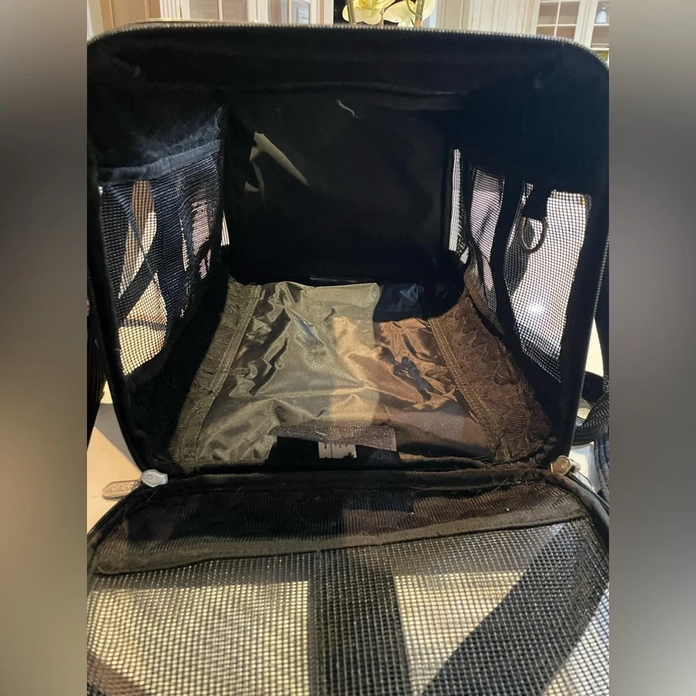 Sherpa Dog carrier size medium